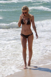 Sophie Turner in bikini 05 GotCeleb