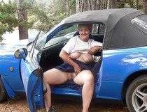 Naked old graany in the car, big pussy