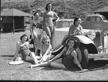 Funny Photos of Beach's Life in Australia in the Past vintag