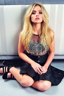 Teen actress Natalie Alyn Lind totally wowed us as she looke