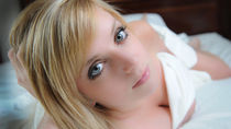 Blue eyes blonde girl naked peeing - Babes - Free photos