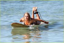 AnnaSophia Robb: Surf Camp in Hawaii! Photo - Photo G