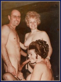 Retro amateur sex picture: two swinger wives sucking big husband's cock