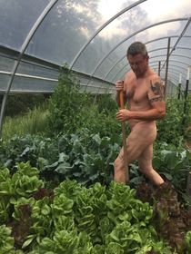GNI BuffBuzz: World Naked Gardening Day 2018