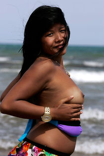 Ethnic girl posing naked on the sea beach