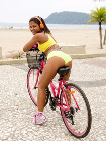 Round latina booty Giuliana Leme the ride it