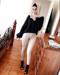 Hijab girls mini skirt sorgusuna uygun resimleri bedava indi