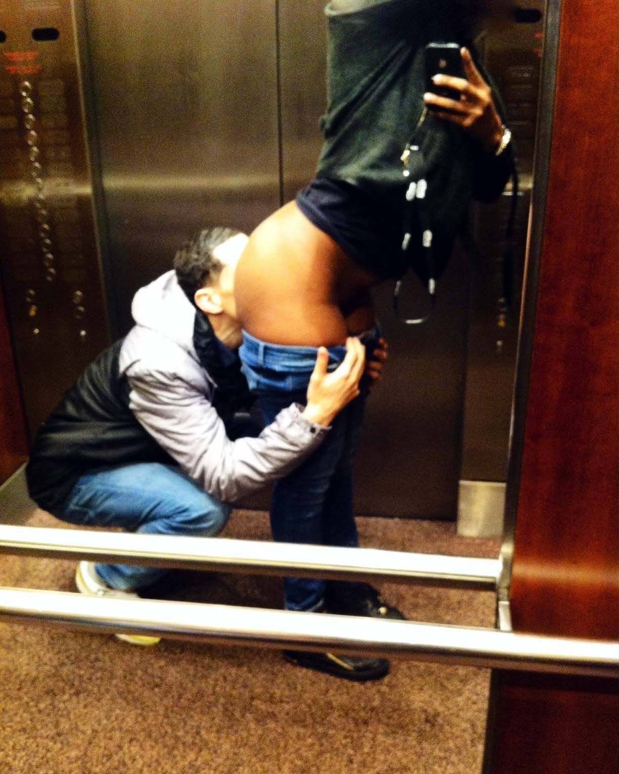 Amateur porn: Amateur pussy licking in the elevator.