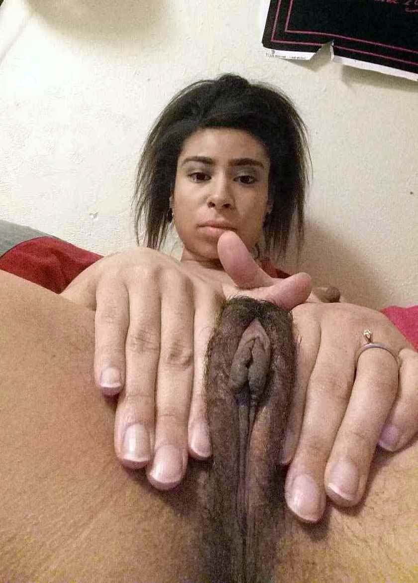 840px x 1171px - Amateur porn: Amateur black girl shows her hairy...